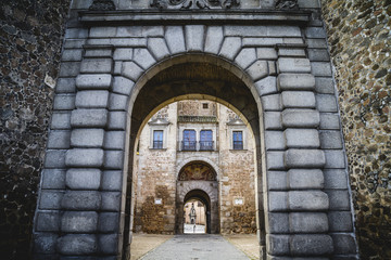 Fototapeta na wymiar fortification, walls of the city of Toledo in Spain, walled town