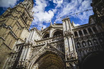 Obraz premium majestic Cathedral of Toledo Gothic style, with walls full of re