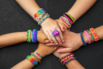faire des loom bands ensemble 2