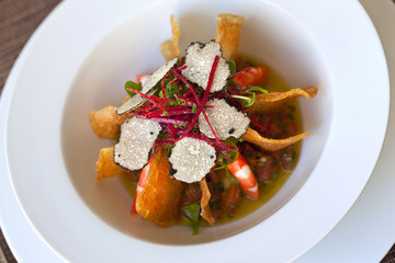 Vegetable salad, shrimp, chips and sliced ??truffle