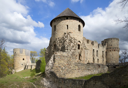 Вид на Венденский замок в Цесисе. Латвия