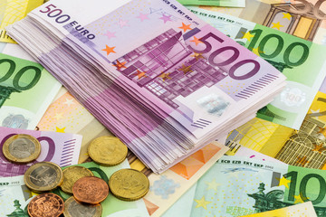 Viele verschiedene Euro-Geldscheine