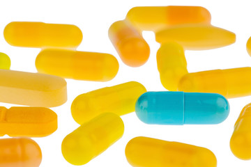 Tabletten auf hellem Hintergrund