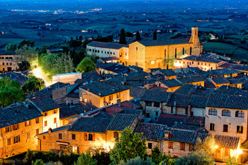 Nocny widok z wieży San Gimignano - 67248504