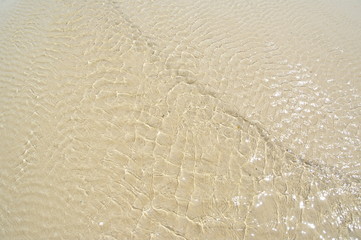 Seichtes Wasser bei Lacanau Ozean in Frankreich