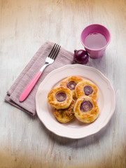 canapes with red onion