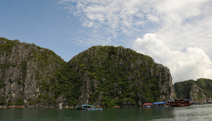Fototapeta na wymiar Halong Bay, Vietnam