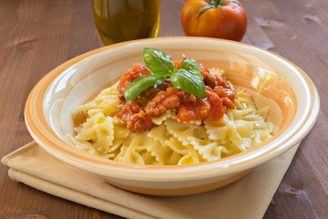 Farfalle al ragù