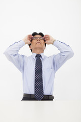 スーツを着た男性