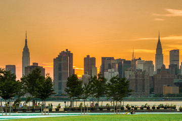 Fototapeta na wymiar Manhattan Skyline bei Sonnenuntergang