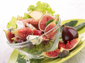 vegetable salad with fig