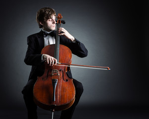 Cellist playing classical music on cello - obrazy, fototapety, plakaty