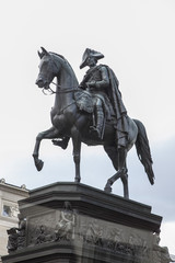 Fototapeta na wymiar equestrian monuments in Berlin