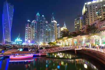Fototapeta premium Dubai Marina at night, United Arab Emirates