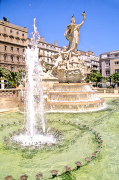 TOULON ( 83 Var ), Bassin de la Place de la Libert&eacute;