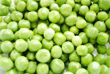 Organic Fresh Green Peas for a Nutritious Background