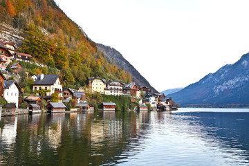 Naklejka premium Hallstatt town in Autumn