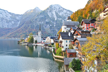 Fototapeta premium Hallstatt town in Autumn