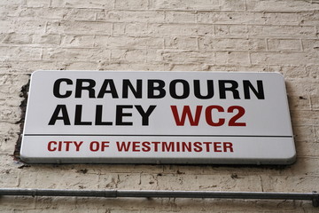 Fototapeta na wymiar Cranbourn Alley Street Sign