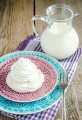 Meringue cake