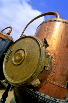 Alambics et cuves de distillation de parfums &agrave; GRASSE ( 06 Alpe