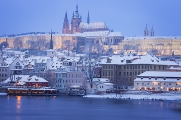 Fototapeta premium Hradcany with Prague castle during twilight