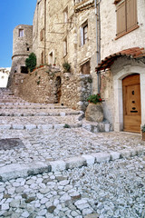 CARROS ( 06 Alpes Maritimes ), Ruelle caladée du village médi