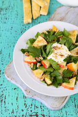 Green salad with apples, walnuts and cheese