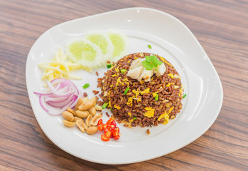 Fried rice with curry crab