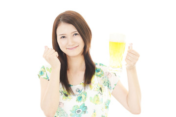 ビールを飲む女性 © Liza5450