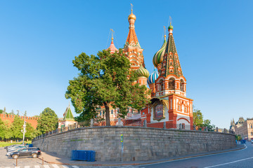 Fototapeta na wymiar panoramic shot of St. Basil's Cathedral in Moscow