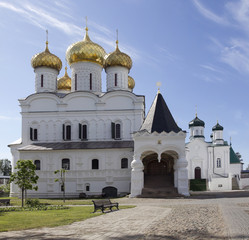 Fototapeta na wymiar Kostroma Ipatiev Monastery Trinity Cathedral