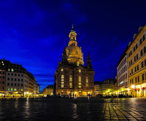 Fototapeta na wymiar Frauenkirche Dresden zur blauen Stunde