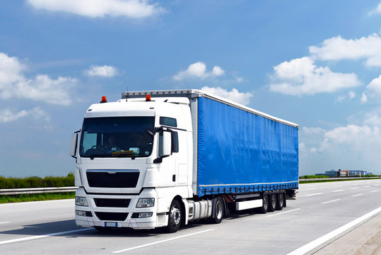 LKW auf Autobahn