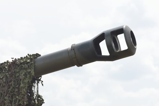 Tank gun with Camouflauge netting