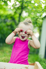 Fototapeta premium girl with cherries