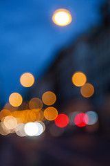 abstrakte Lichter vom nächtlichen Straßenverkehr