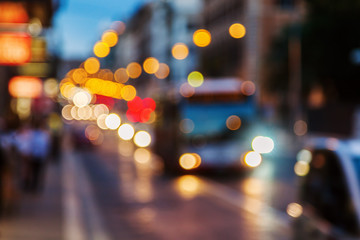 nächtlicher Straßenverkehr out of focus