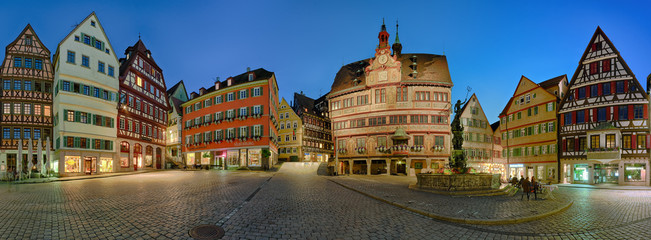 Tübingen Marktplatz Rathaus beleuchtet Panorama