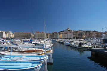 Fototapeta premium Bateau dans le vieux port de Marseille