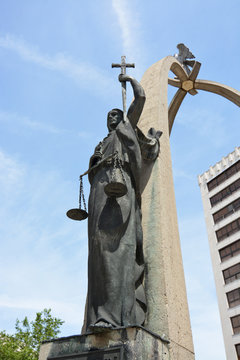 escultura representando la justicia