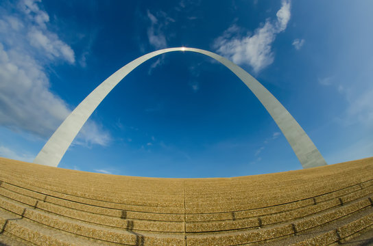gateway arch sculpture in St Louis Missouri