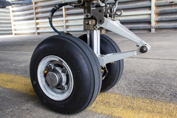 twins nose landing gear