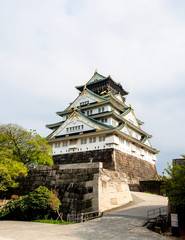 Naklejka premium Osaka castle with blue sky, Osaka, Japan