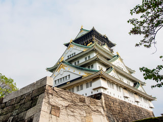 Fototapeta na wymiar Osaka castle with blue sky, Osaka, Japan
