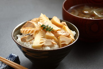 筍ごはん　味噌汁　炊き込みご飯ｂ