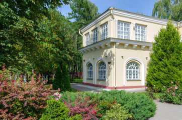 Fototapeta na wymiar Picturesque courtyard of art gallery G.H.Vaschenko