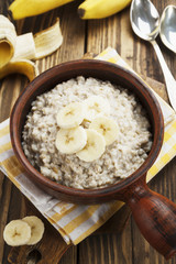 Oatmeal with bananas