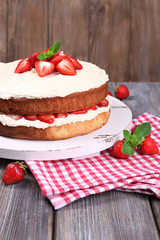 Delicious biscuit cake with strawberries