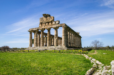Fototapeta na wymiar Tempio di Atena - Paestum